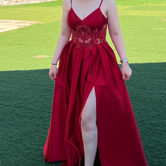 Dresses worn only once. - Picture 4 of 4